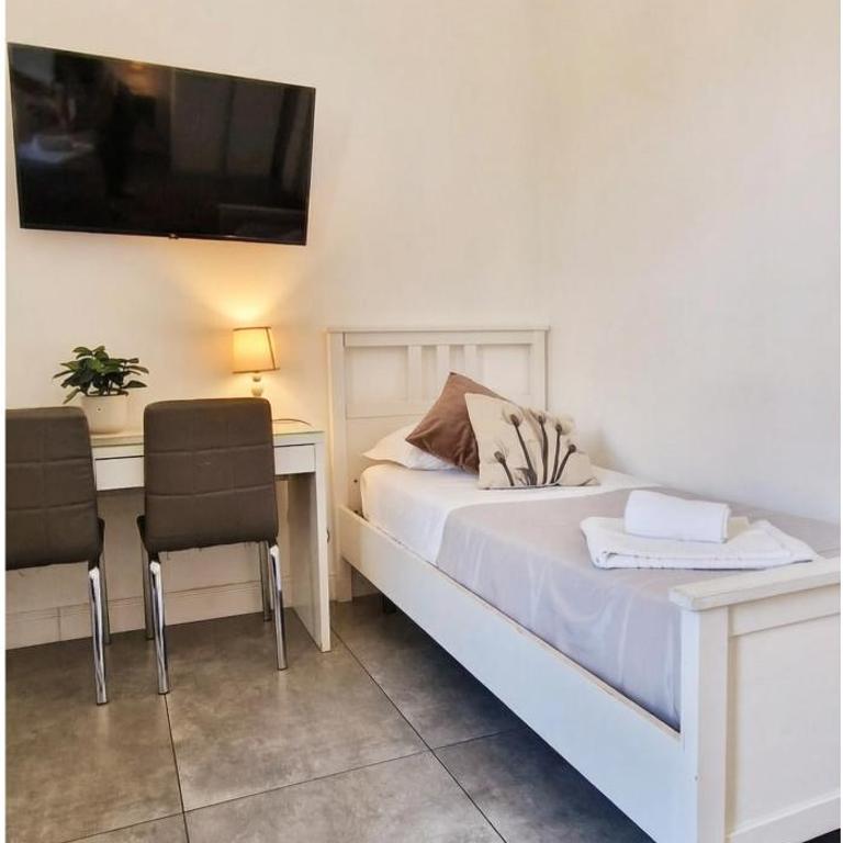 Palazzo Bruca Catania - Triple Room with Balcony - 8