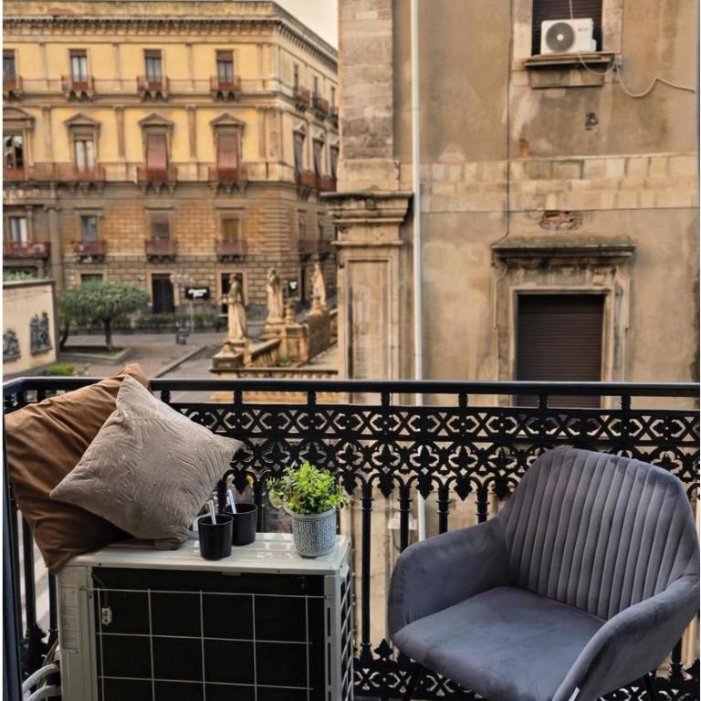 Palazzo Bruca Catania - Triple Room with Balcony - 11