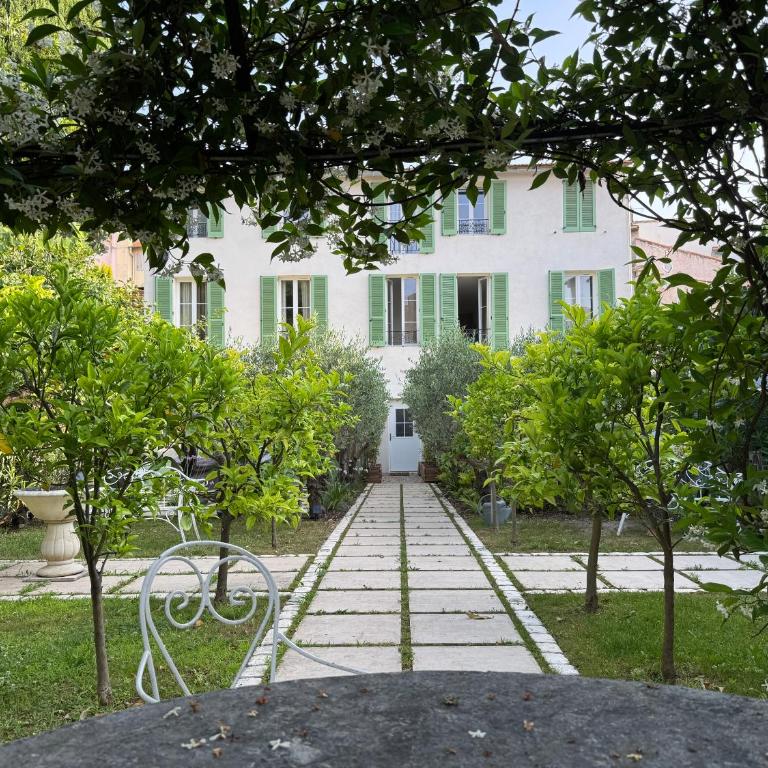 Old town-Exceptional Apartment-in absolute calm - Appartement 2 Chambres - Vue sur Jardin - 1
