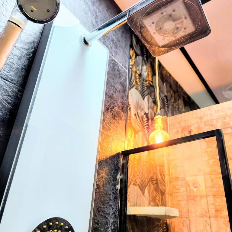 VERSACE 6PACK -SMART HOME-air conditioner - HISTORIC CENTER-GRAN VIA-SOL-MALASANA - Three-Bedroom Apartment - 7