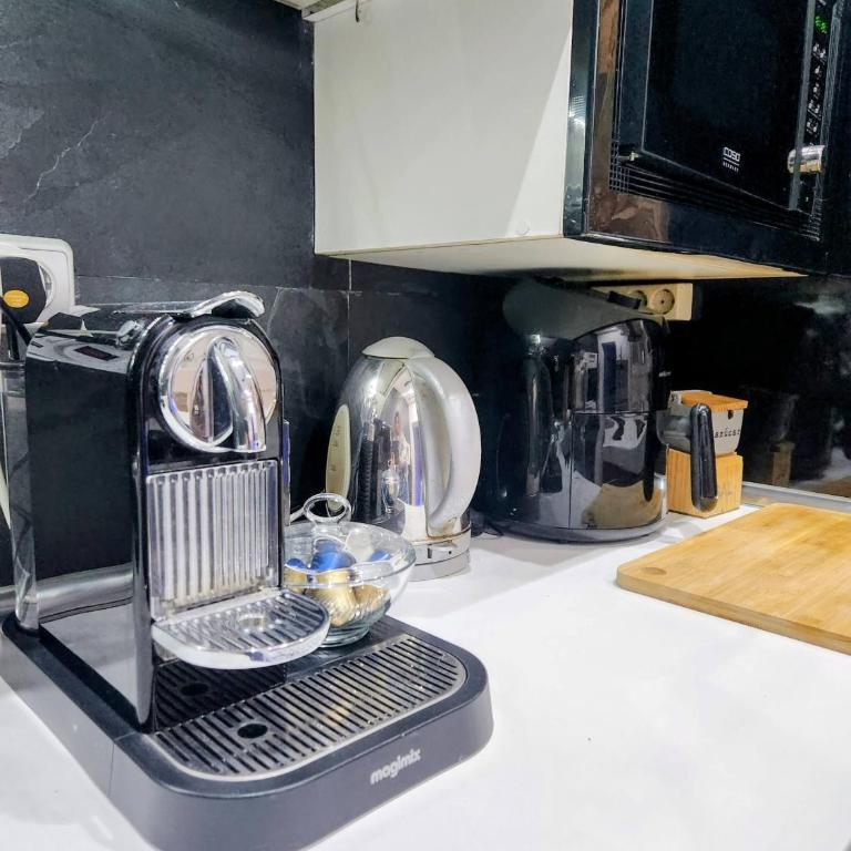 VERSACE 6PACK -SMART HOME-air conditioner - HISTORIC CENTER-GRAN VIA-SOL-MALASANA - Three-Bedroom Apartment - 8