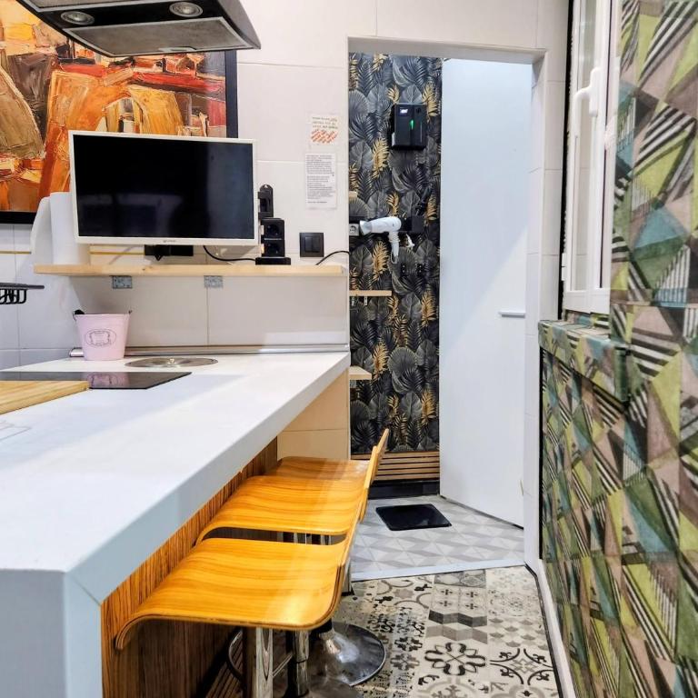 VERSACE 6PACK -SMART HOME-air conditioner - HISTORIC CENTER-GRAN VIA-SOL-MALASANA - Three-Bedroom Apartment - 11