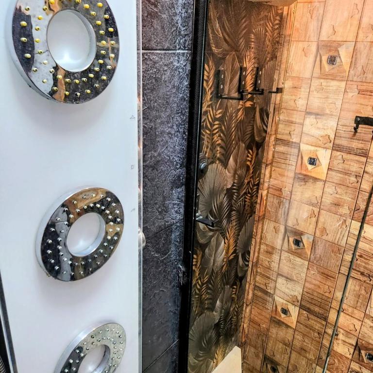VERSACE 6PACK -SMART HOME-air conditioner - HISTORIC CENTER-GRAN VIA-SOL-MALASANA - Three-Bedroom Apartment - 14
