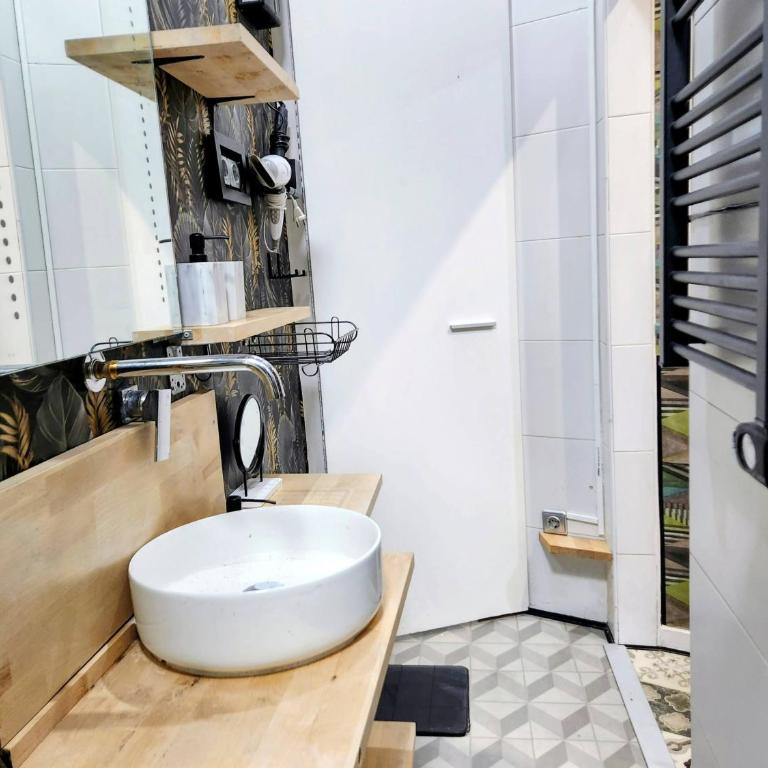 VERSACE 6PACK -SMART HOME-air conditioner - HISTORIC CENTER-GRAN VIA-SOL-MALASANA - Three-Bedroom Apartment - 32