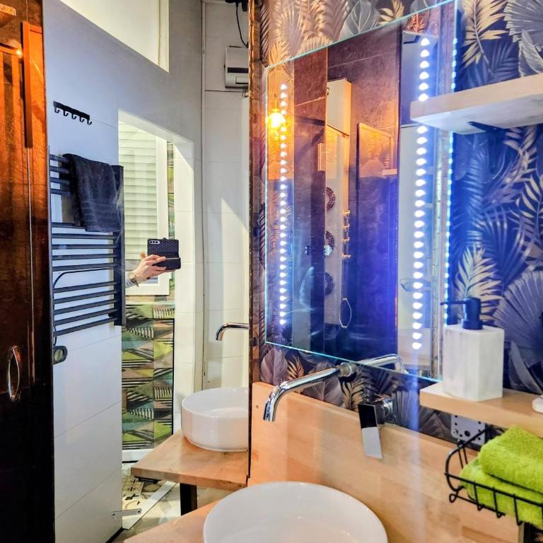 VERSACE 6PACK -SMART HOME-air conditioner - HISTORIC CENTER-GRAN VIA-SOL-MALASANA - Three-Bedroom Apartment - 37