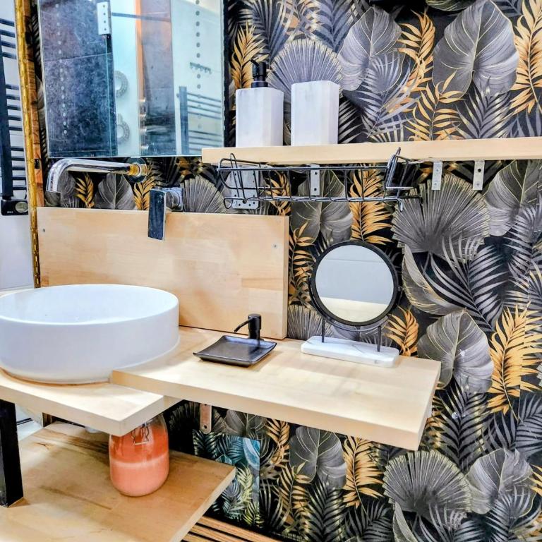 VERSACE 6PACK -SMART HOME-air conditioner - HISTORIC CENTER-GRAN VIA-SOL-MALASANA - Three-Bedroom Apartment - 45