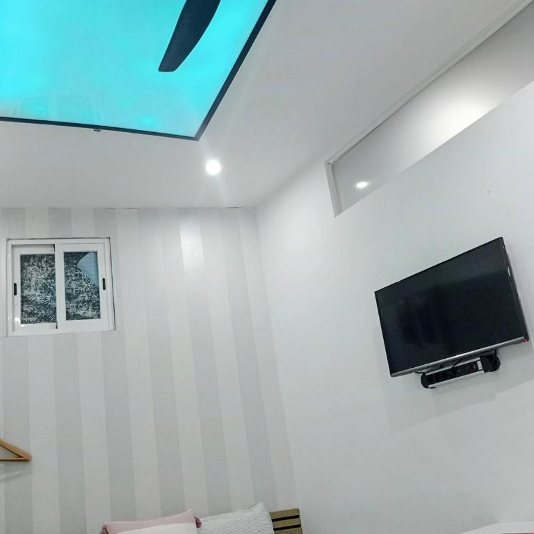 VERSACE 6PACK -SMART HOME-air conditioner - HISTORIC CENTER-GRAN VIA-SOL-MALASANA - Three-Bedroom Apartment - 65