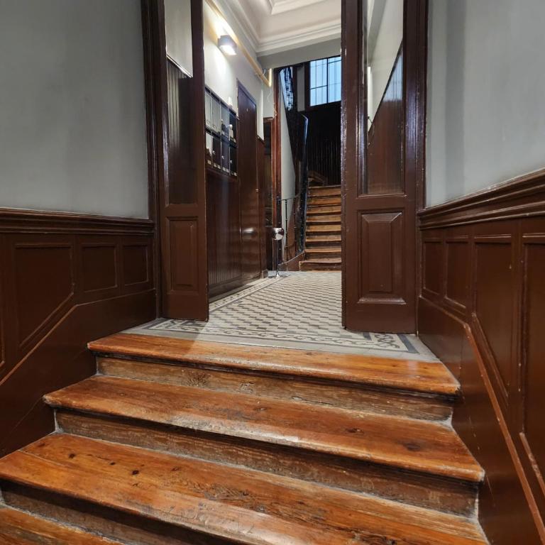 VERSACE 6PACK -SMART HOME-air conditioner - HISTORIC CENTER-GRAN VIA-SOL-MALASANA - Three-Bedroom Apartment - 72
