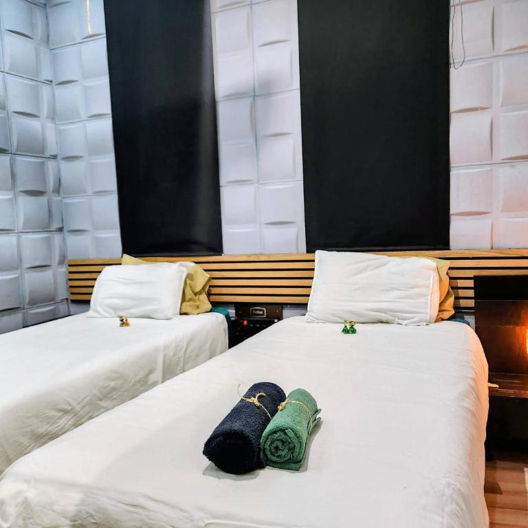 VERSACE 6PACK -SMART HOME-air conditioner - HISTORIC CENTER-GRAN VIA-SOL-MALASANA - Three-Bedroom Apartment - 74