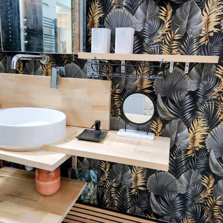 VERSACE 6PACK -SMART HOME-air conditioner - HISTORIC CENTER-GRAN VIA-SOL-MALASANA - Three-Bedroom Apartment - 77