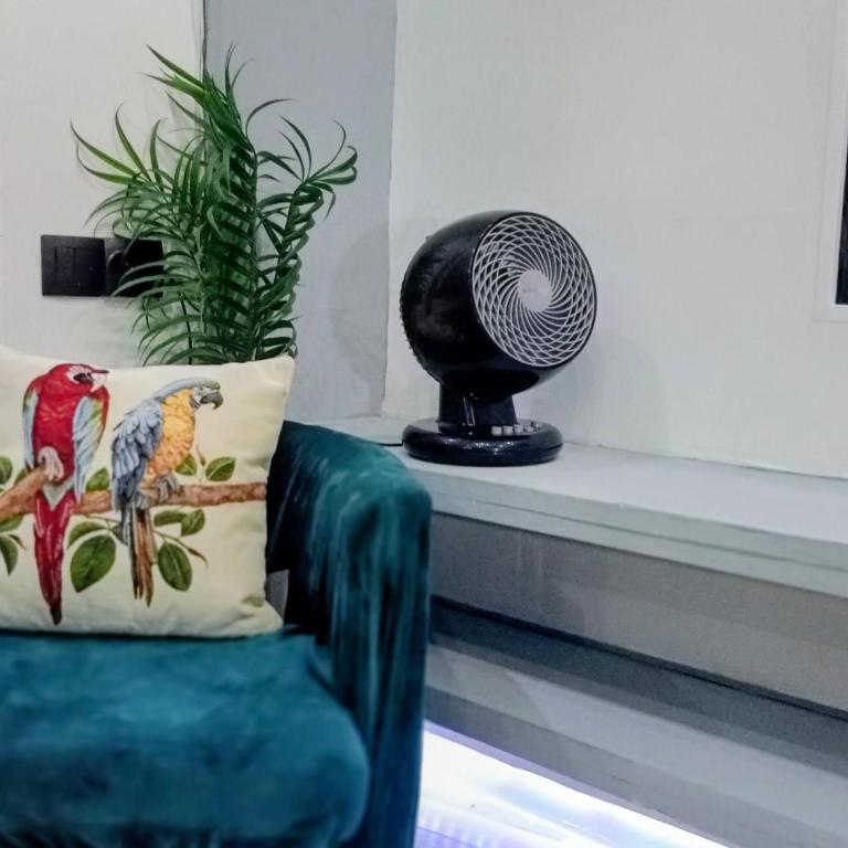 VERSACE 6PACK -SMART HOME-air conditioner - HISTORIC CENTER-GRAN VIA-SOL-MALASANA - Three-Bedroom Apartment - 84