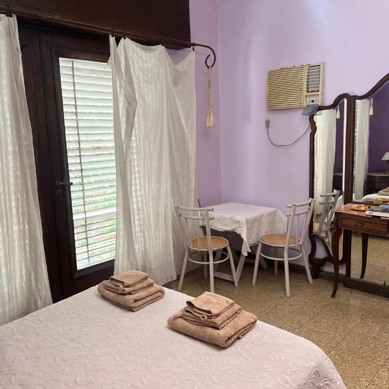 Dormitorio en casa de familia - Quadruple Room with Private Bathroom - 1