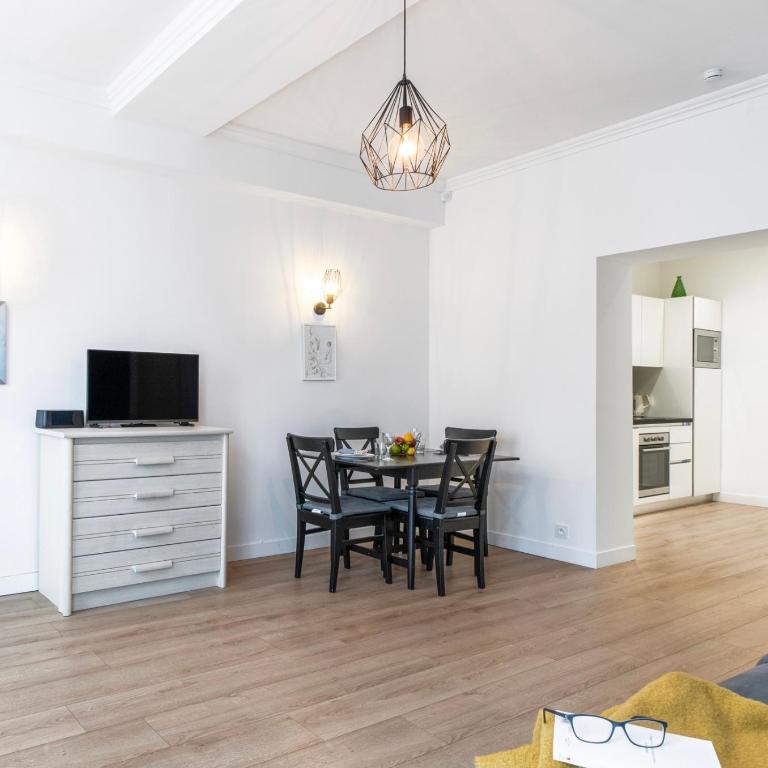 Center 2 min walk to beach quiet sunny balcony - Appartement 1 Chambre - 9