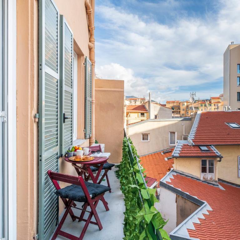 Center 2 min walk to beach quiet sunny balcony - Appartement 1 Chambre - 2