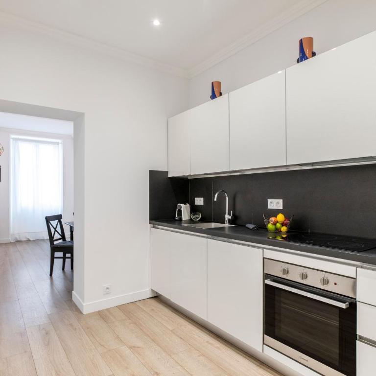 Center 2 min walk to beach quiet sunny balcony - Appartement 1 Chambre - 3