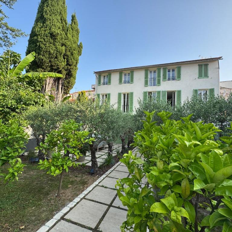 Old town-Exceptional Apartment-in absolute calm - Appartement 2 Chambres - Vue sur Jardin - 33
