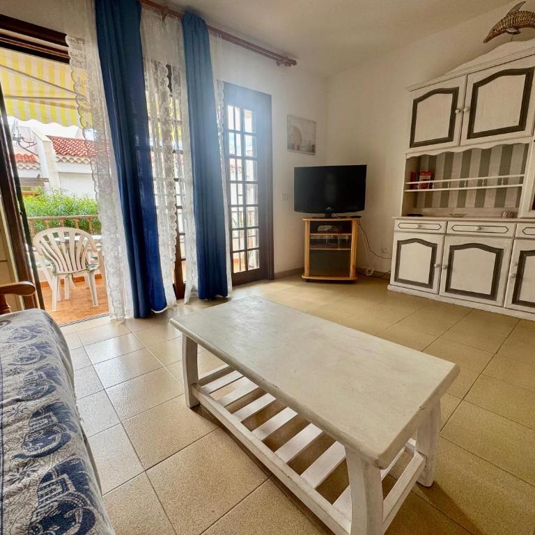 One-Bedroom Apartment with Pool at Bounganvillas San Eugenio - Apartamento de 1 dormitorio con balcón - 12
