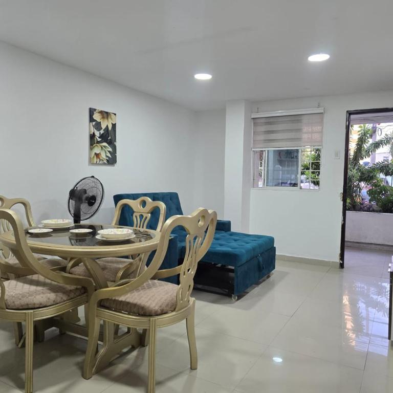 APARTAMENTOS LOS MANGLARES marbella - Family Double Room - 1