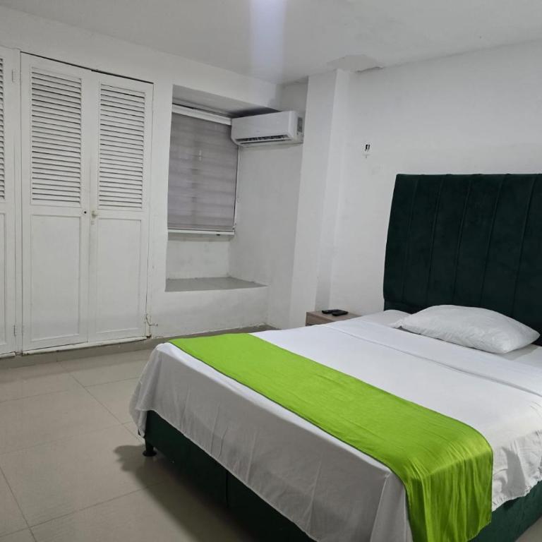 APARTAMENTOS LOS MANGLARES marbella - Family Double Room - 17