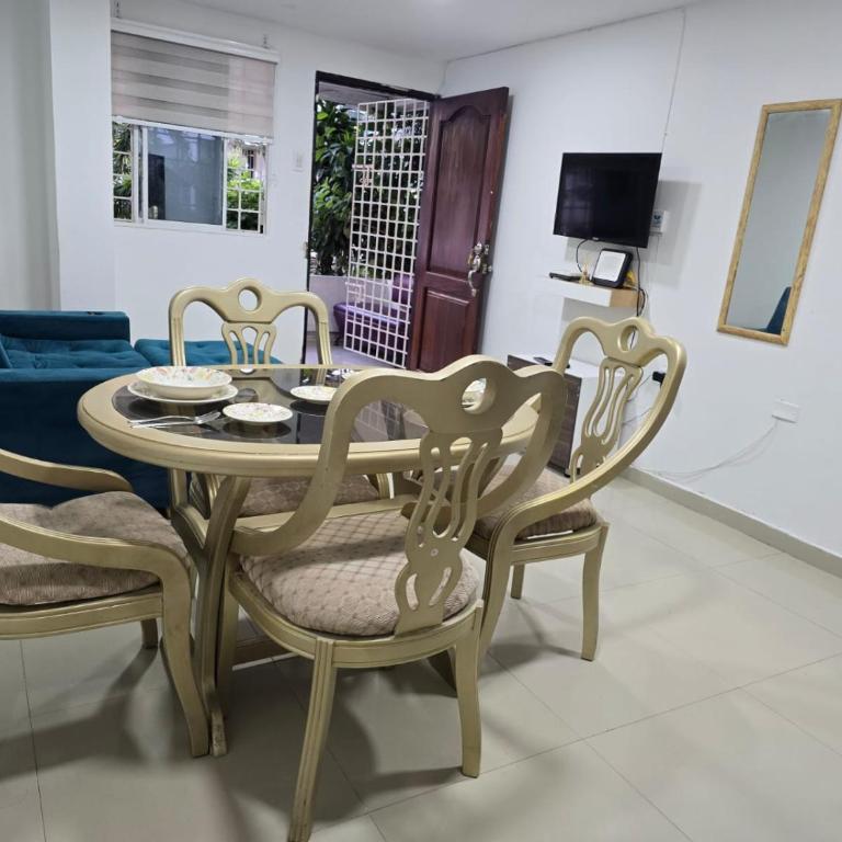 APARTAMENTOS LOS MANGLARES marbella - Family Double Room - 12