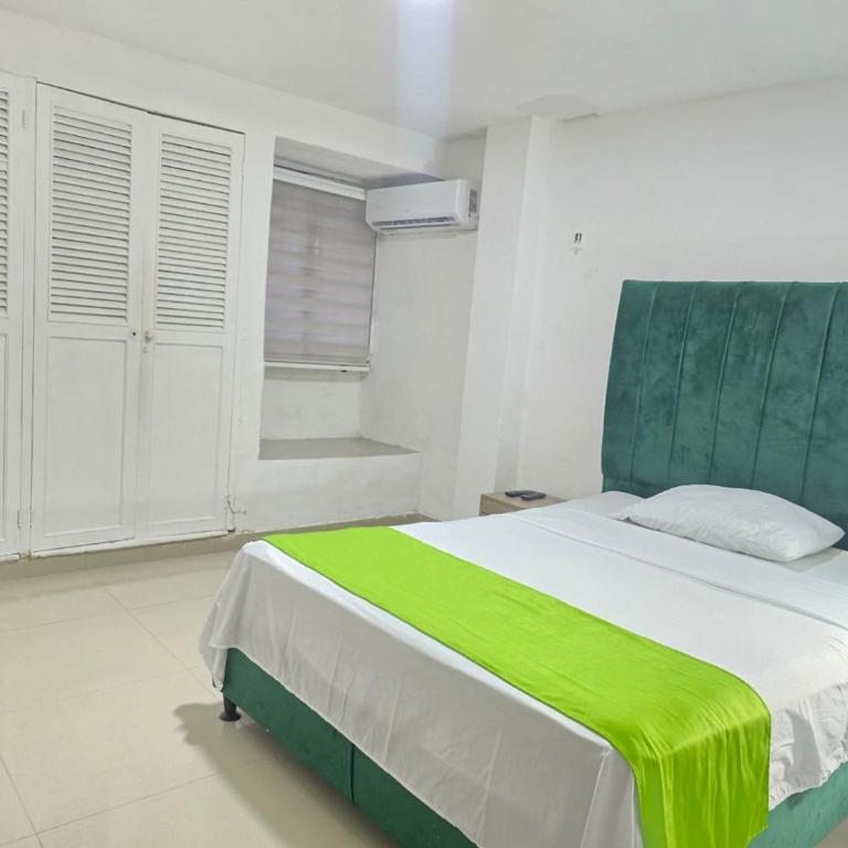 APARTAMENTOS LOS MANGLARES marbella - Family Double Room - 24