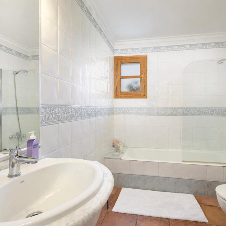 Villa Figueres recién amueblada con piscina privada - Three-Bedroom Villa - 16
