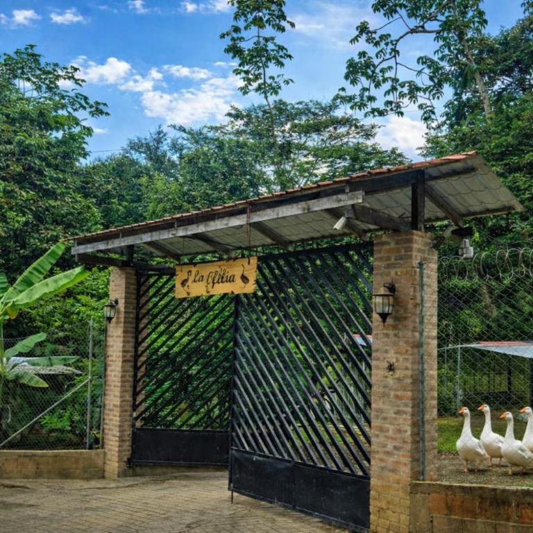 Tu Escapada Ideal con Río Privado - Three-Bedroom House - 1