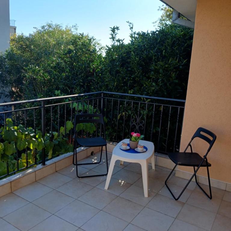 Apartmani Bisser - Standardna Dvokrevetna Soba sa Zasebnim Krevetima i Pogledom na Vrt - 4