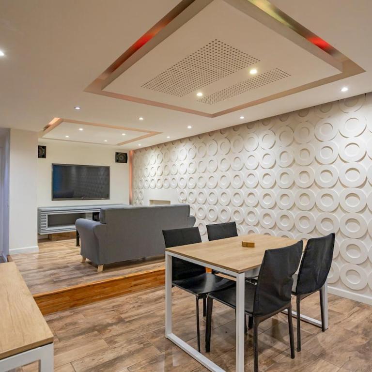 House in the Center, Top Recycling, Near Rambla - Two-Bedroom House - 1