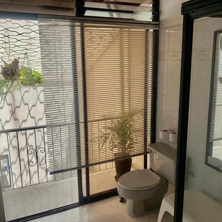 Accommodation HOUSETEL COCOON Medellin - Quadruple Room with Private Bathroom - 5