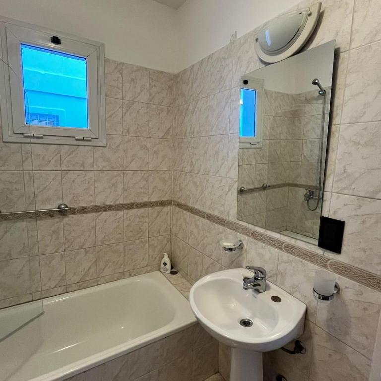 Beautiful studio apartment 400 meters from the beach - Studio - 6