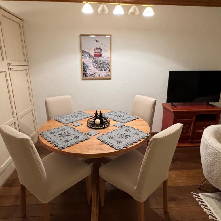 Romantic Alpine Retreat in Crans-Montana - Superior One-Bedroom Apartment with Balcony - 12