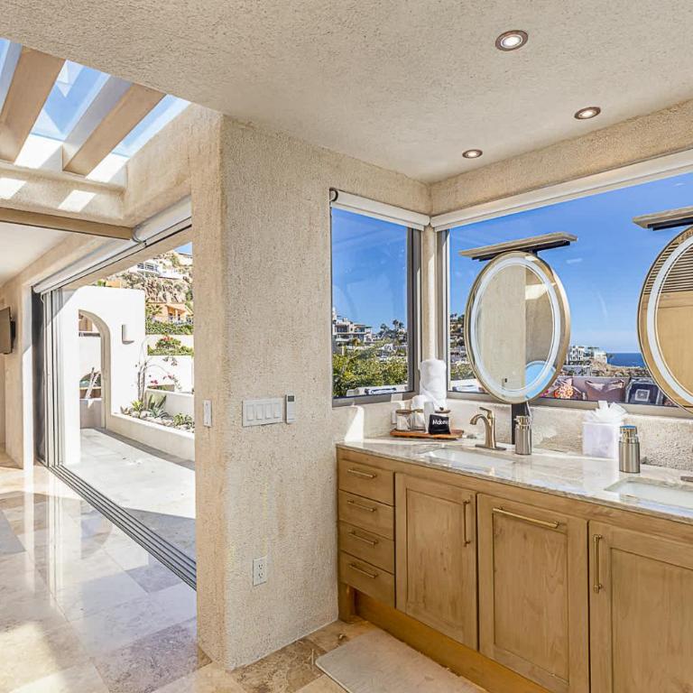 Chic 5BR Oceanview Villa with Pool in Pedregal - Villa - 4