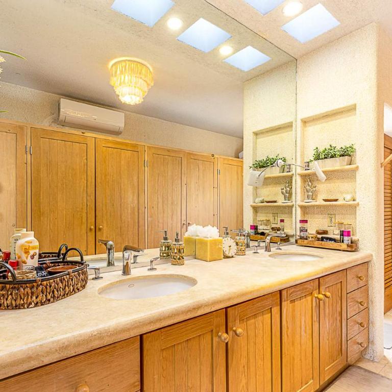 Chic 5BR Oceanview Villa with Pool in Pedregal - Villa - 14