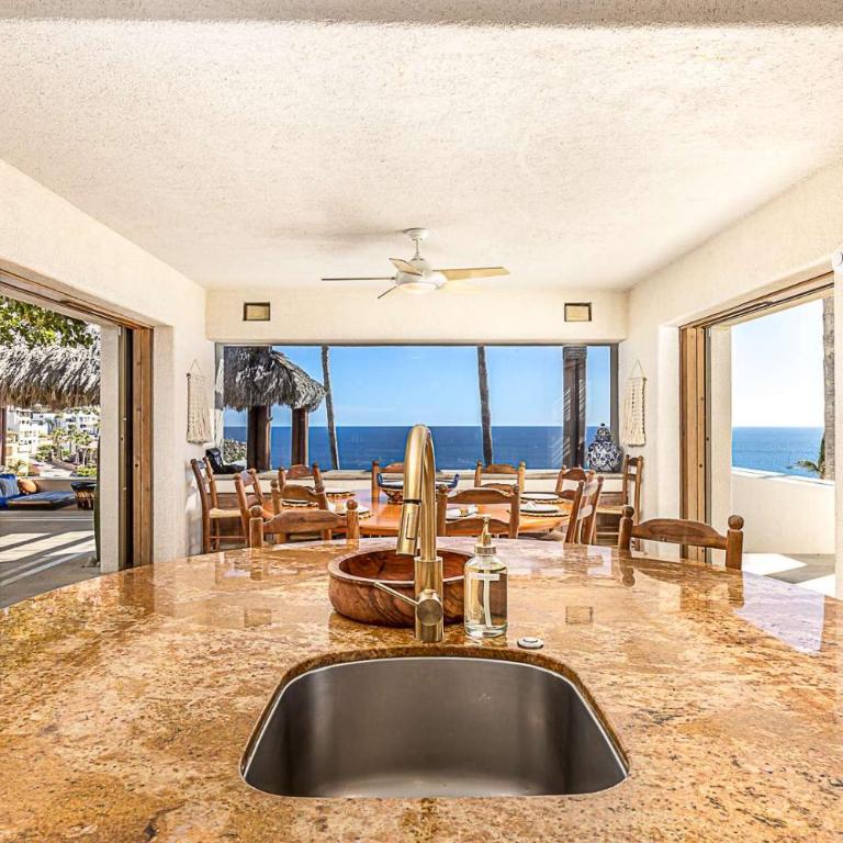 Chic 5BR Oceanview Villa with Pool in Pedregal - Villa - 40