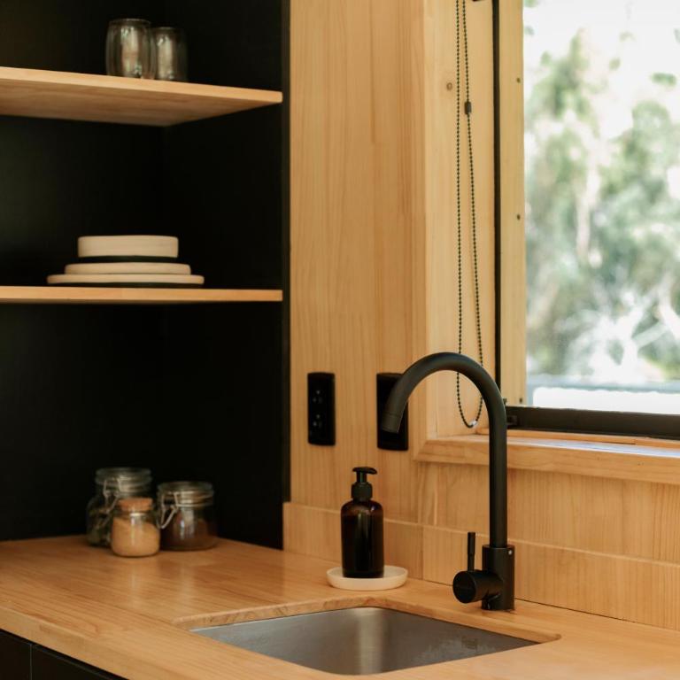 Earth Tones Tiny Homes & Suites - Estudio con vistas a las montañas - 5