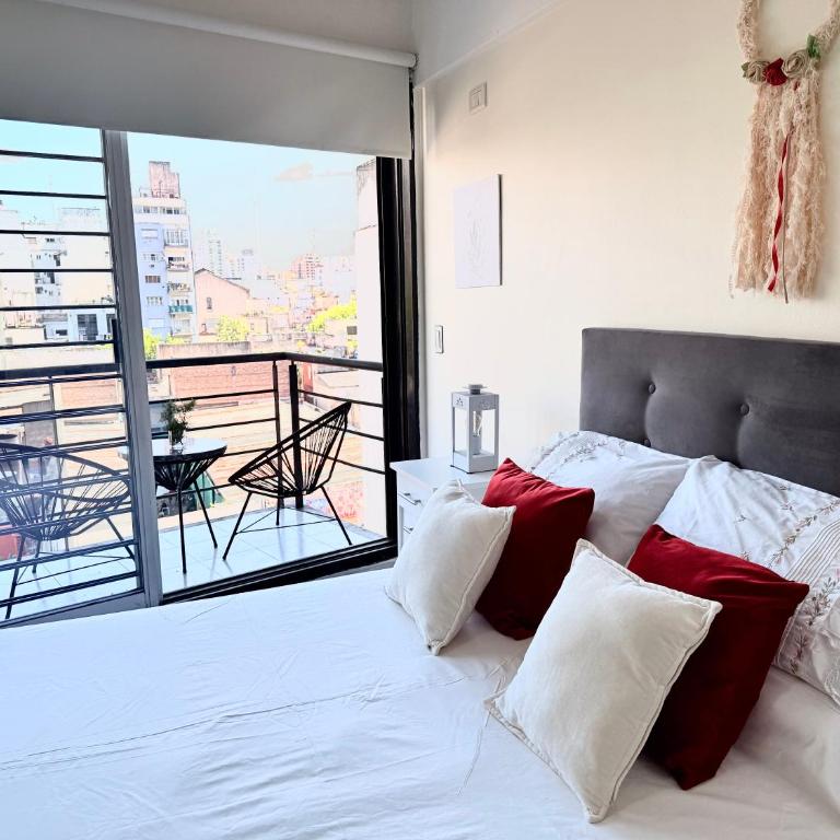 DIVINE APARTMENT--sobre Avenida Corrientes, a 15 min del Movistar Arena, y a 200 metros del Konex - Estudio con balcón - 15