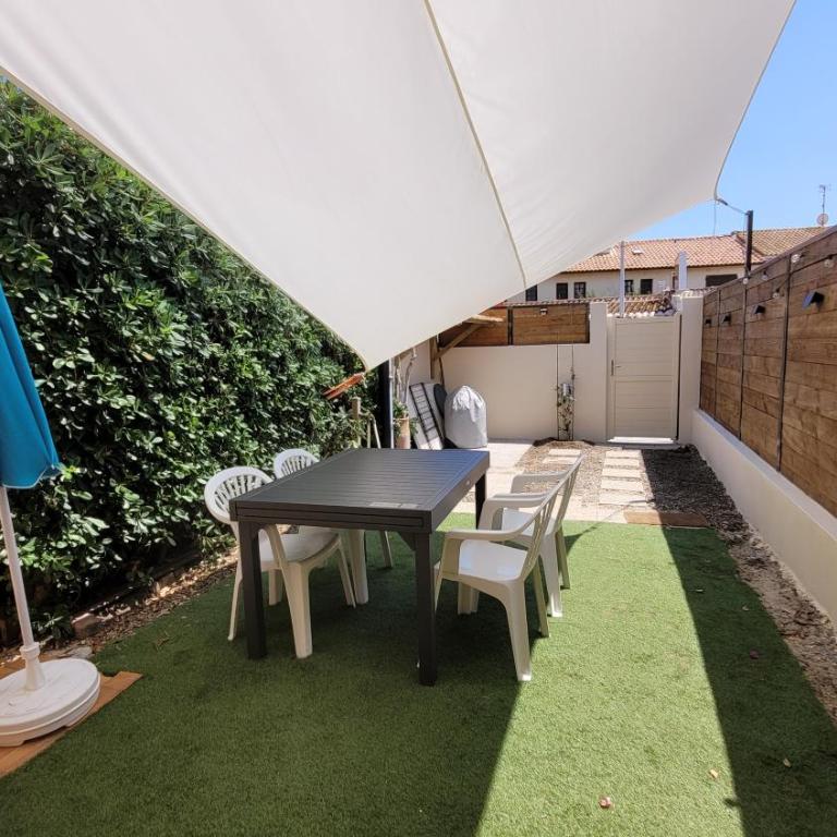 Duplex 45M2 avec Jardin à 150m de la plage - Two-Bedroom House - 8