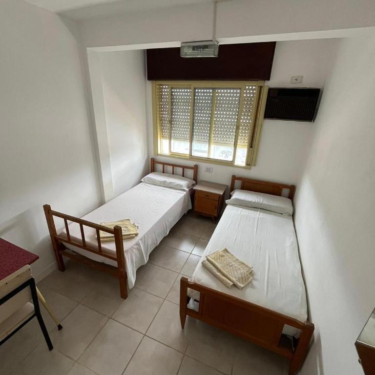 Hospedaje Buen Descanso - Habitación Doble con baño privado - 2 camas - 3