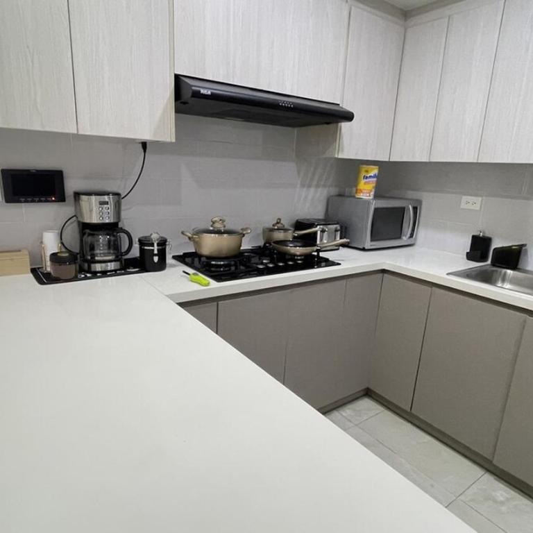 Apartamento Completo y Moderno Edificio ALVAMOR - Three-Bedroom Apartment - 17