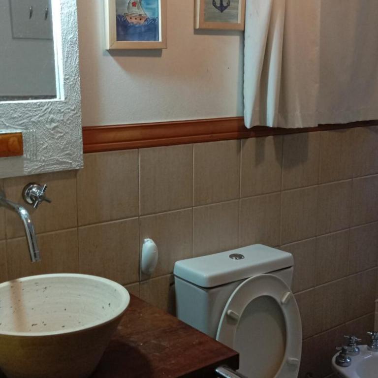 Casa con pileta en Mar Azul - Three-Bedroom House - 16
