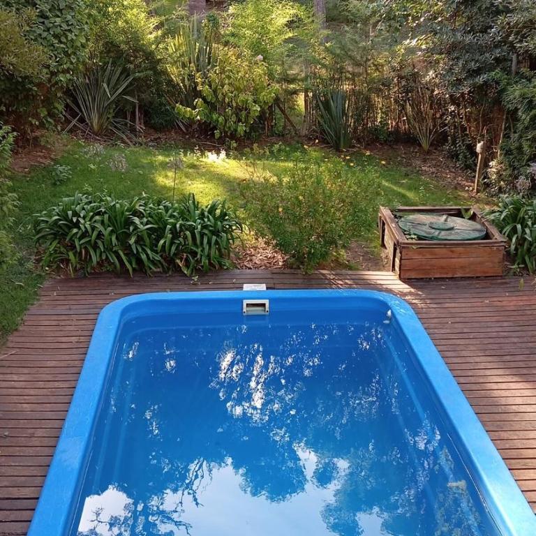 Casa con pileta en Mar Azul - Three-Bedroom House - 26