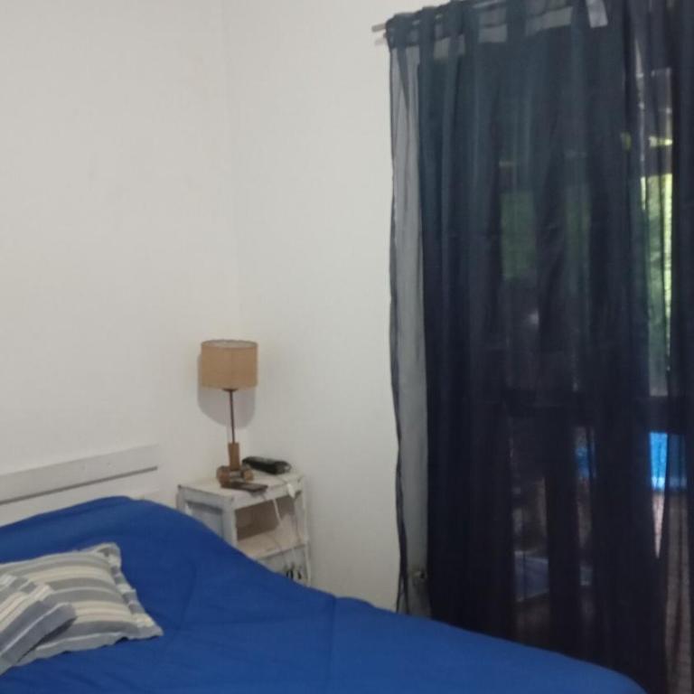 Casa con pileta en Mar Azul - Three-Bedroom House - 32