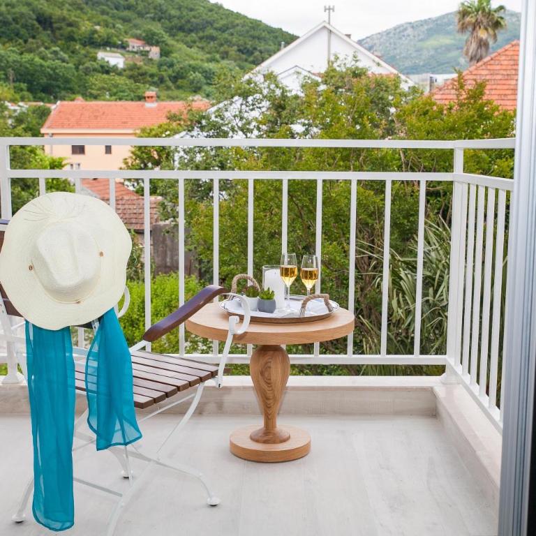Boutique Hotel and Spa Blanc & Bleu - Blanche - Double Room with Balcony and Side Sea View - 6