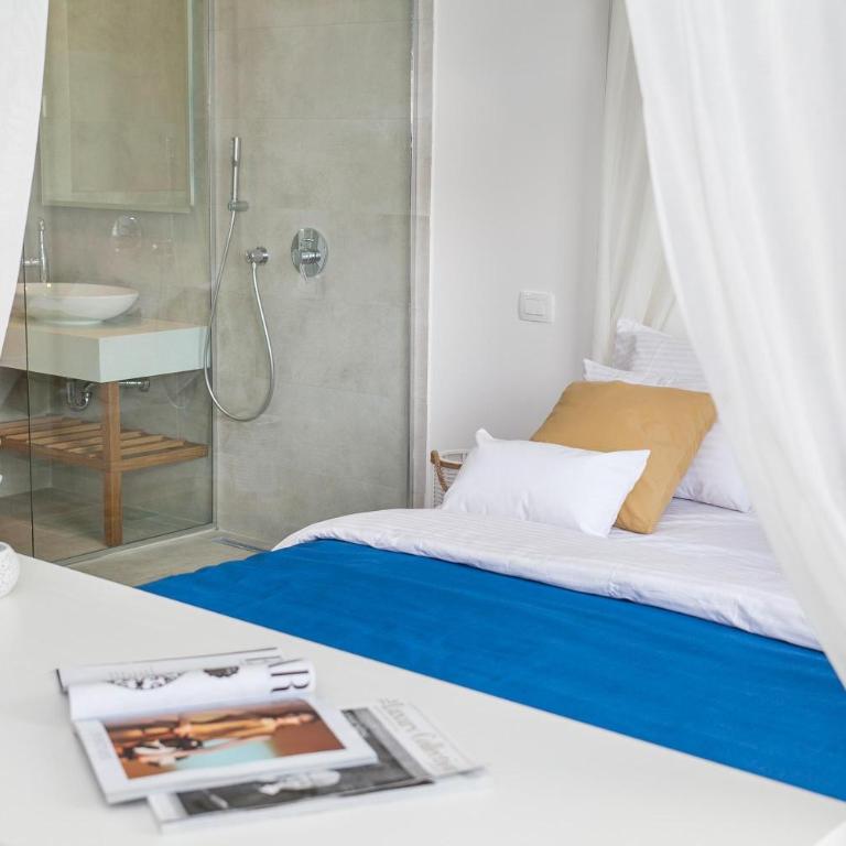 Boutique Hotel and Spa Blanc & Bleu - Blanche - Deluxe Double Room with Balcony and Side Sea View - 5