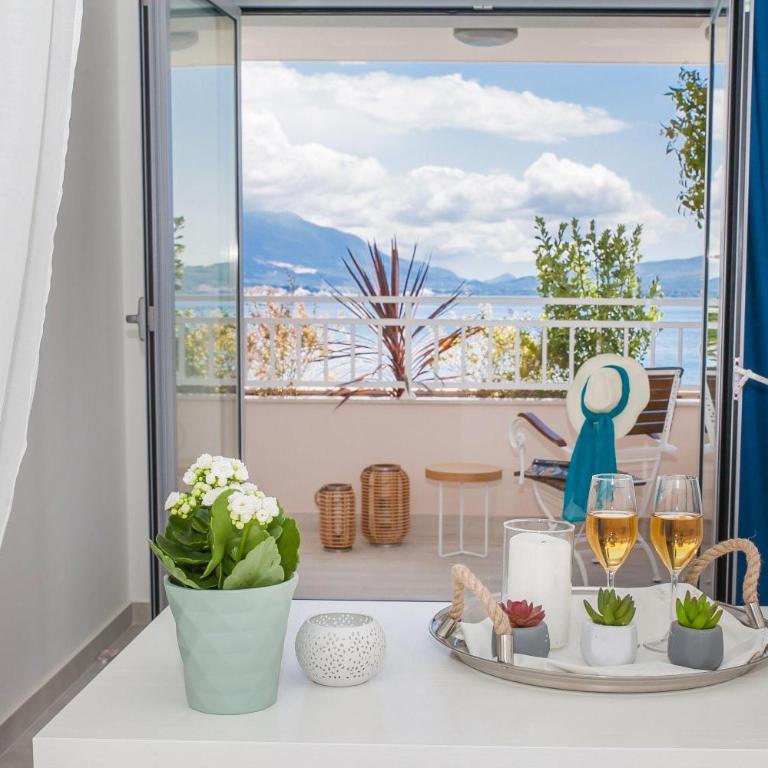Boutique Hotel and Spa Blanc & Bleu - Blanche - Junior Suite with Terrace and Sea View - 3