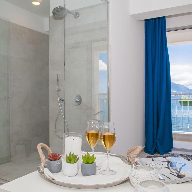 Boutique Hotel and Spa Blanc & Bleu - Blanche - Superior Double Room with Balcony and Sea View - 2