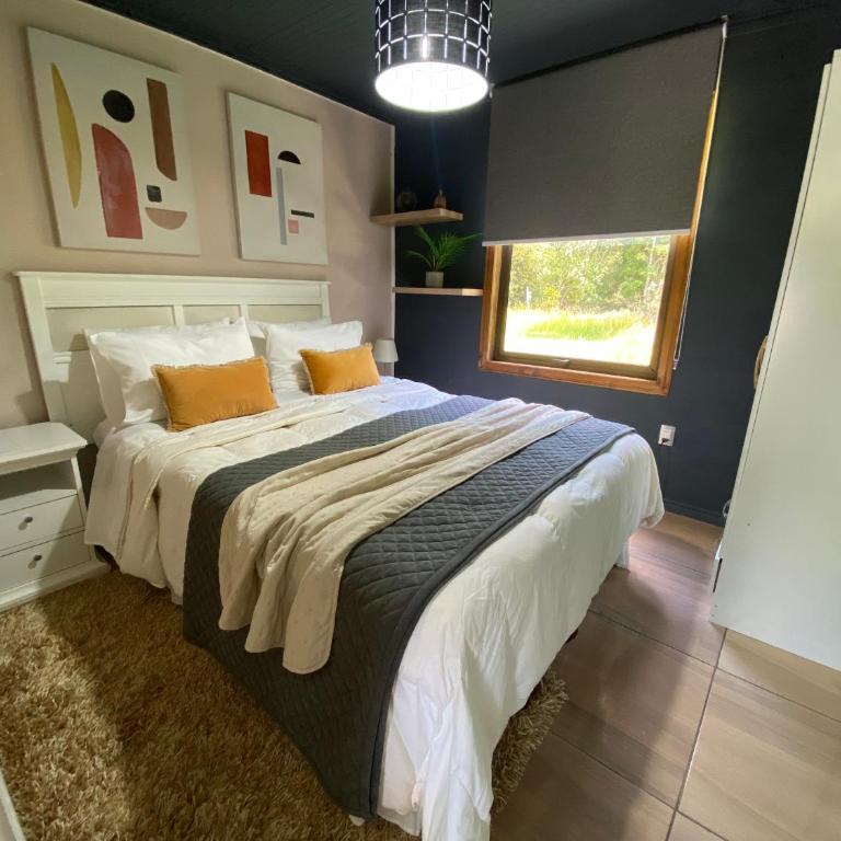 Casa con Piscina y Cama elástica - Three-Bedroom House - 13