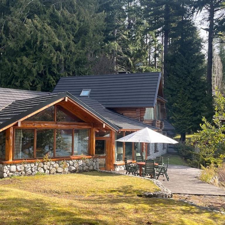 Casa de Montaña - Mountain House with Lakefront - Five-Bedroom House - 1