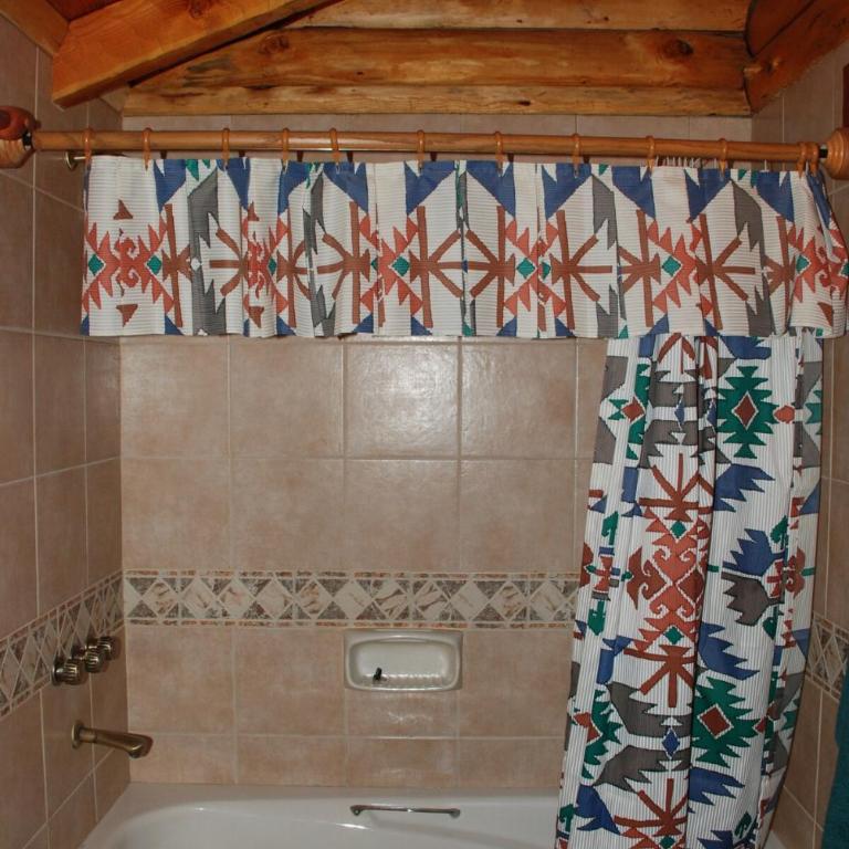 Casa de Montaña - Mountain House with Lakefront - Five-Bedroom House - 5